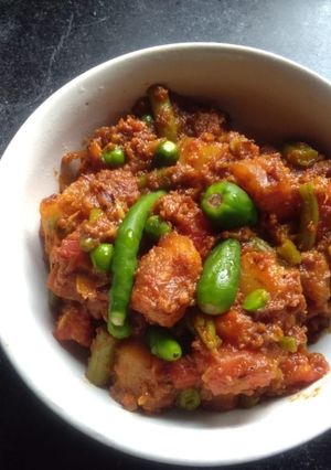 A picture of Keema matar.