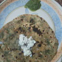 A picture of Methi paratha.