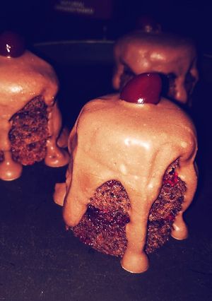 A picture of Dutch Mini Cocoa cakes with spicy cherry spread and Ganache.