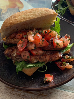 Bruschetta chicken burger Rezepthauptbild