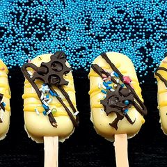 A picture of Shrikhand Popsicles.