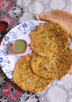 મિક્સ લોટ ના ચીલ્લા (મેથીની ભાજીના ચીલ્લા) રેસીપી મુખ્ય ફોટો