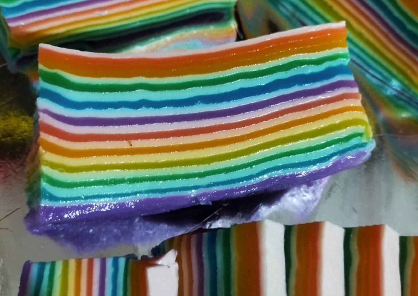 Kue lapis rainbow