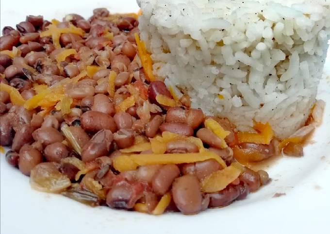 Cowpeas with fried rice Recipe by Riungu Faith💋 - Cookpad