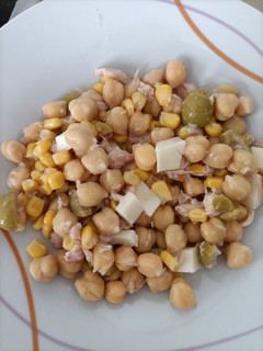 Una foto de Ensalada de garbanzos