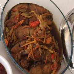 A picture of Ikan kecap kunyit rawit.