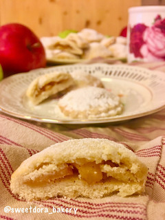 Foto di Biscotti di frolla ripieni alle mele 🍎