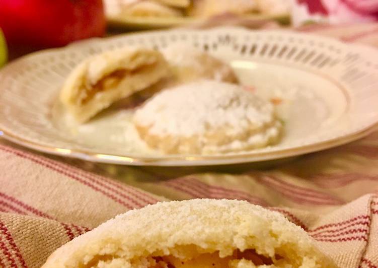 Simple Way to Make Perfect Biscotti di frolla ripieni alle mele 🍎