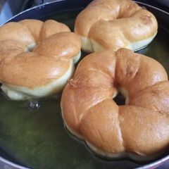 A picture of Super fluffy milky twisted doughnut.