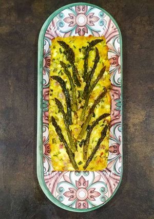 Foto di Terrina di asparagi zucchine curcuma e pane croccante