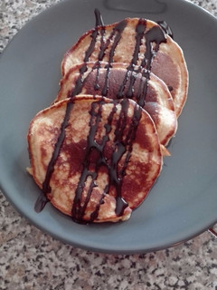 Una foto de Tortitas de naranja con pasas