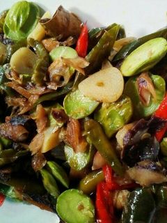 Foto resep Tumis Ikan Asin Cabe Ijo Pete
