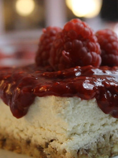 Una foto de 😉 Cheesecake vegano con tofu / sin horno - 👉Recetas postres veganos