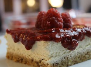 Una foto de 😉 Cheesecake vegano con tofu / sin horno - 👉Recetas postres veganos