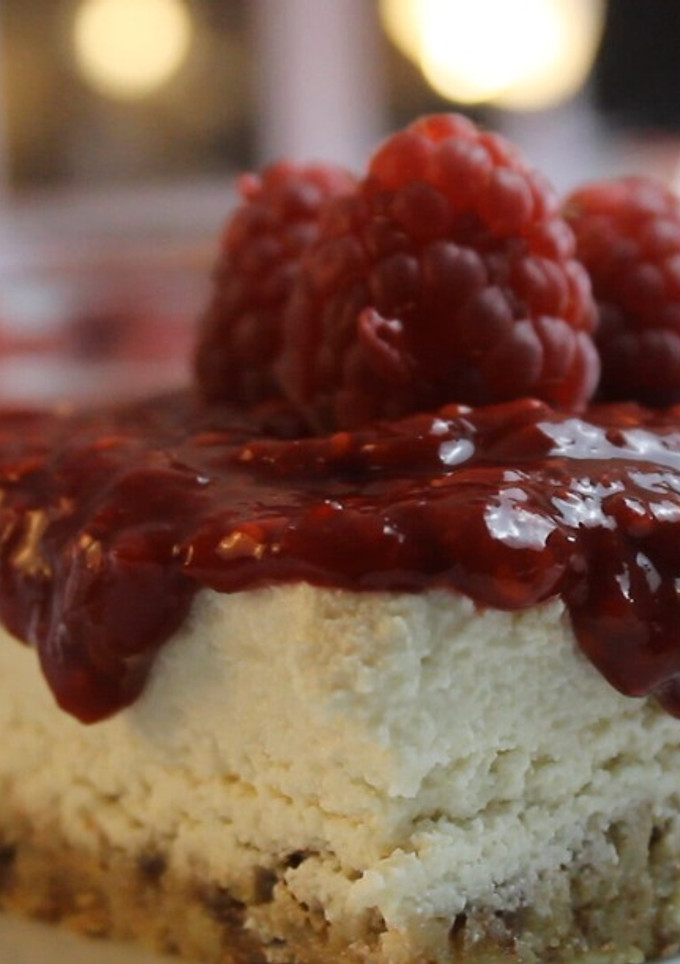 Una foto de 😉 Cheesecake vegano con tofu / sin horno - 👉Recetas postres veganos