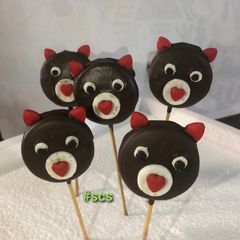 A picture of Chocolate cookie pops.
