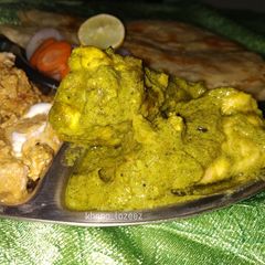 A picture of Palak chicken.