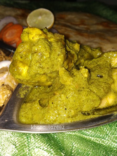 A picture of Palak chicken.