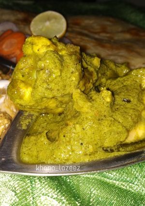 A picture of Palak chicken.