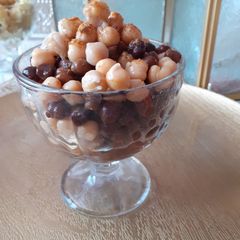 A picture of Black n White Chickpeas chaat.