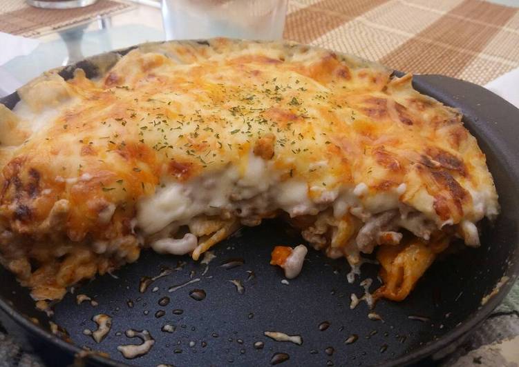 Pastel de carne, queso y pasta