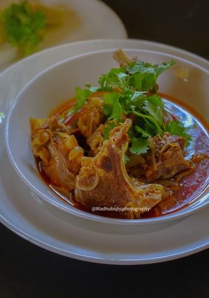 A picture of Mutton Nihari Lucknowi style.