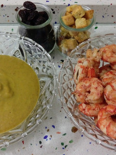 Una foto de Crema de kale con nata y gambones al whisky