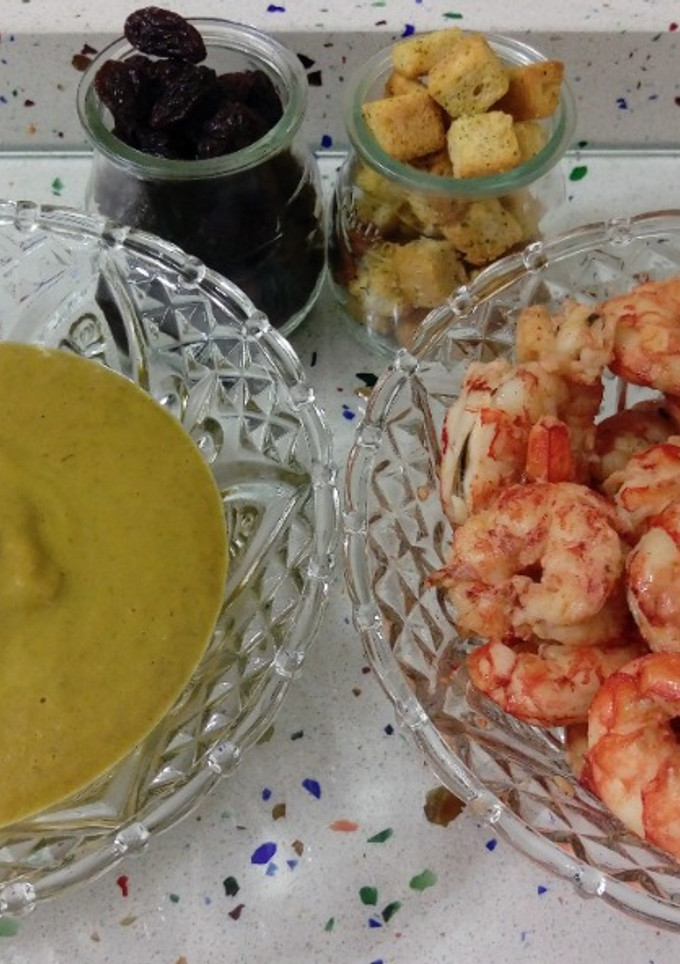 Una foto de Crema de kale con nata y gambones al whisky