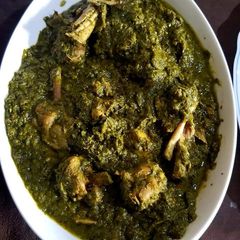 A picture of Palak chicken.