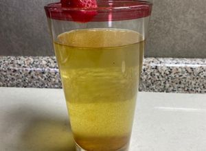 Una foto de Jugo de peras cocidas con clavo de olor