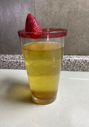 Una foto de Jugo de peras cocidas con clavo de olor