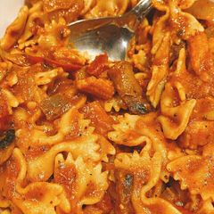 A picture of Butterfly red sauce pasta.
