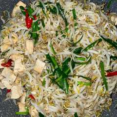 A picture of Cah Tauge Tahu Cina Putih Daun Kucai.