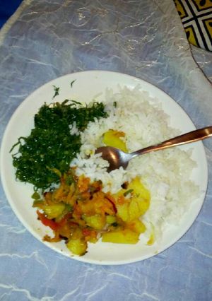 A picture of Stewed potatoes served with Rice.