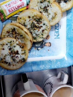 A picture of Cheese garlic bread toast.