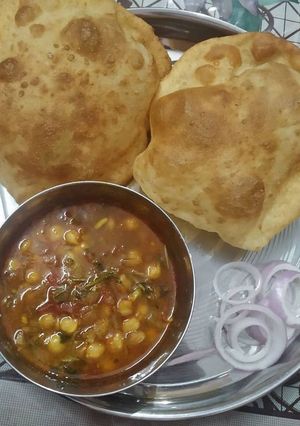 छोले पूरी (chole poori recipe in Hindi) रेसिपी मुख्य फोटो