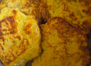 Фото Овощные котлетки из кабачков, картофеля и моркови.
