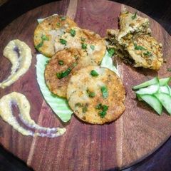 A picture of Oats cucumber pancakes.