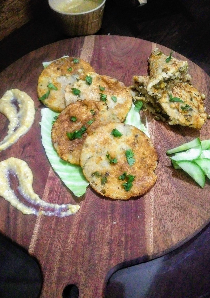 A picture of Oats cucumber pancakes.