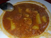 Una foto de lentejas de bote con chorizo