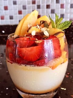 Hình của món Bánh Flan mix trái cây nhiệt đới.