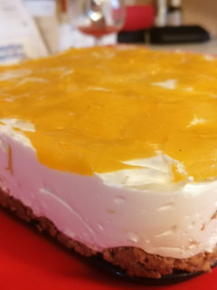 Újragondolt barackos joghurttorta recept fotója