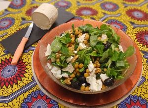 Foto principal de Ensalada de Garbanzos Tostados con Canónigos y Rulo de Cabra