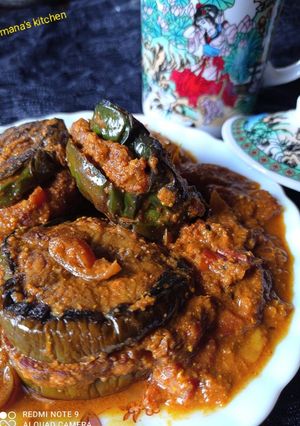 চিকেন স্টাফ্ড ব্রিন্জাল কারি (chicken stuffed brinjal curry recipe in Bengali) রেসিপির প্রধান ছবি
