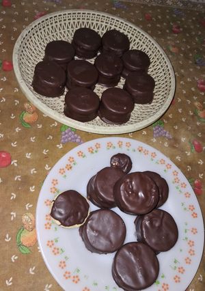 Una foto de Alfajores de chocolate 🍫