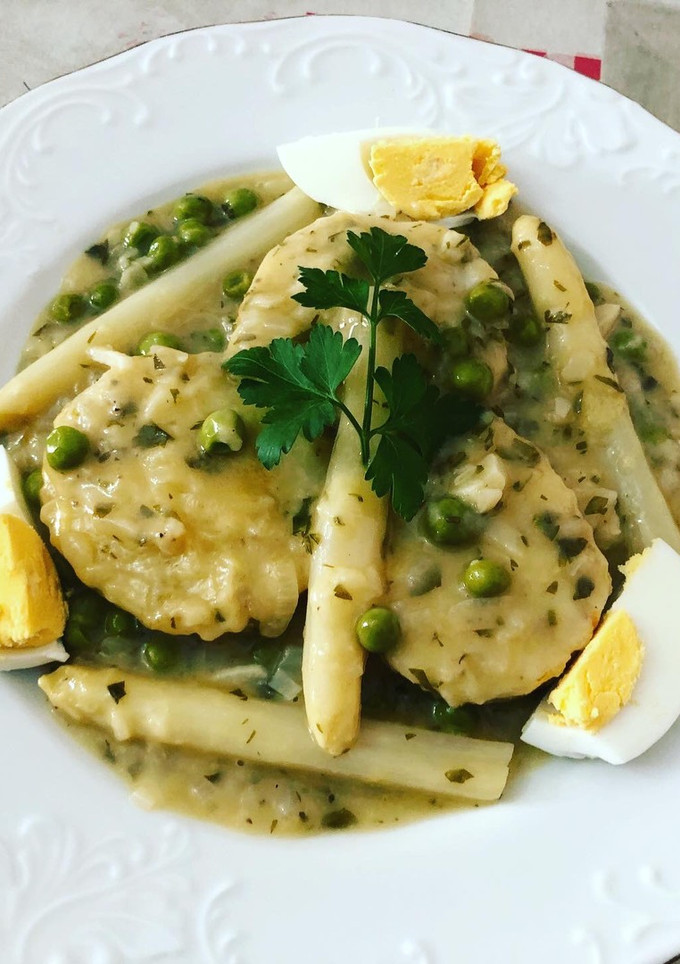 Una foto de Merluza en salsa al vino blanco
