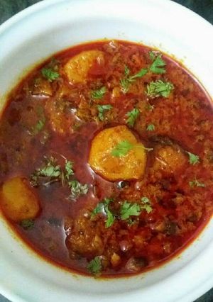A picture of Dum aloo.