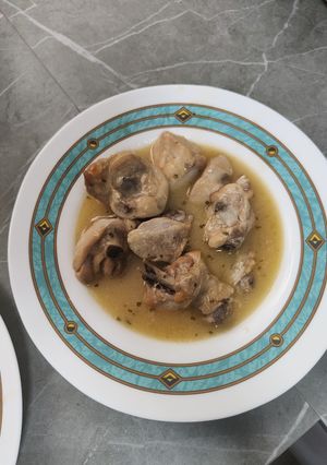 Una foto de Pollo al ajillo con cava