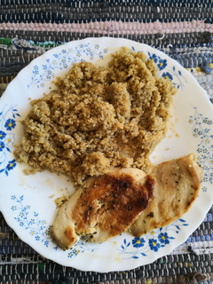 Una foto de Quinoa con pechugas de pollo receta fácil