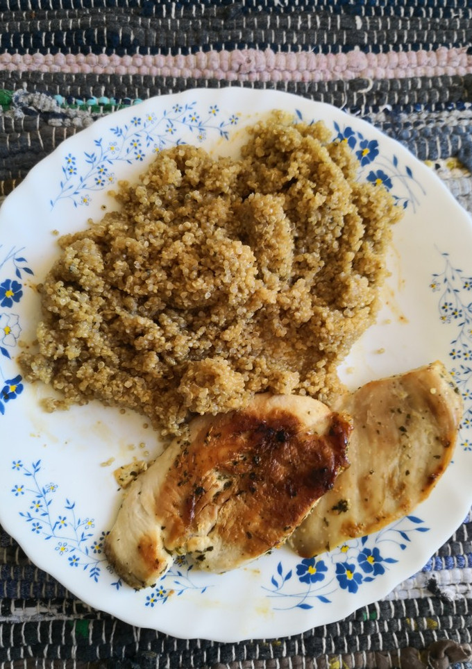 Una foto de Quinoa con pechugas de pollo receta fácil